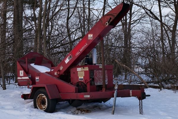 Bandit 1290 drum fed brush chipper with Cummins 4B engine