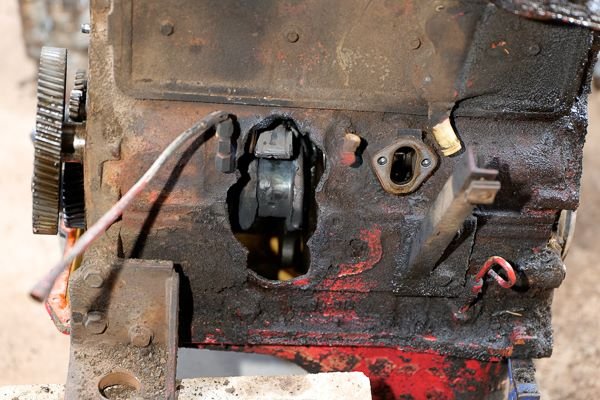 Cummins 4BT engine block with hole in the side