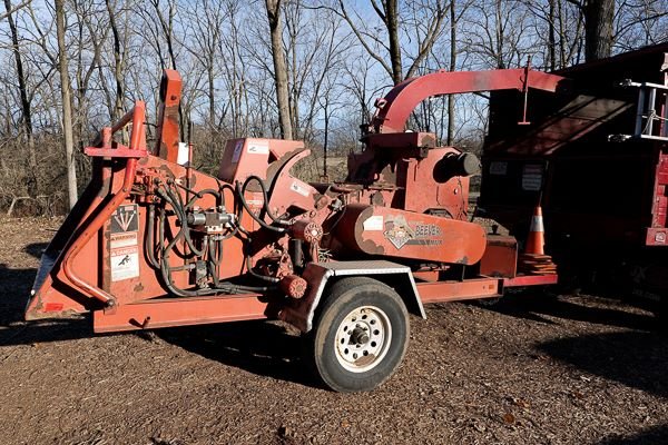 Morbark M12R brush chipper